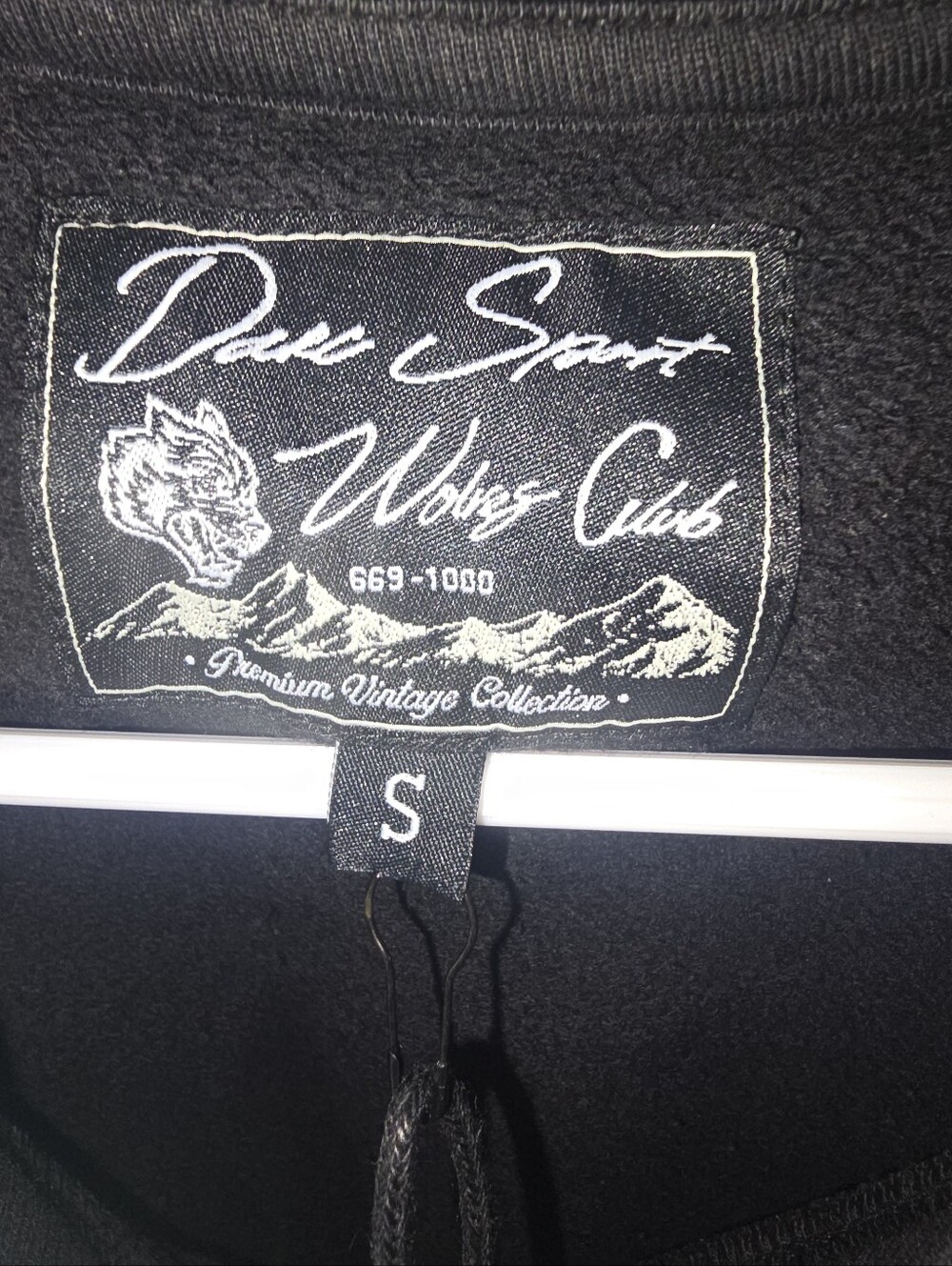NWT Darc Sport Black Heart Vintage Gwen Cropped Crewneck Sweatshirt Size: Small - Picture 3 of 5
